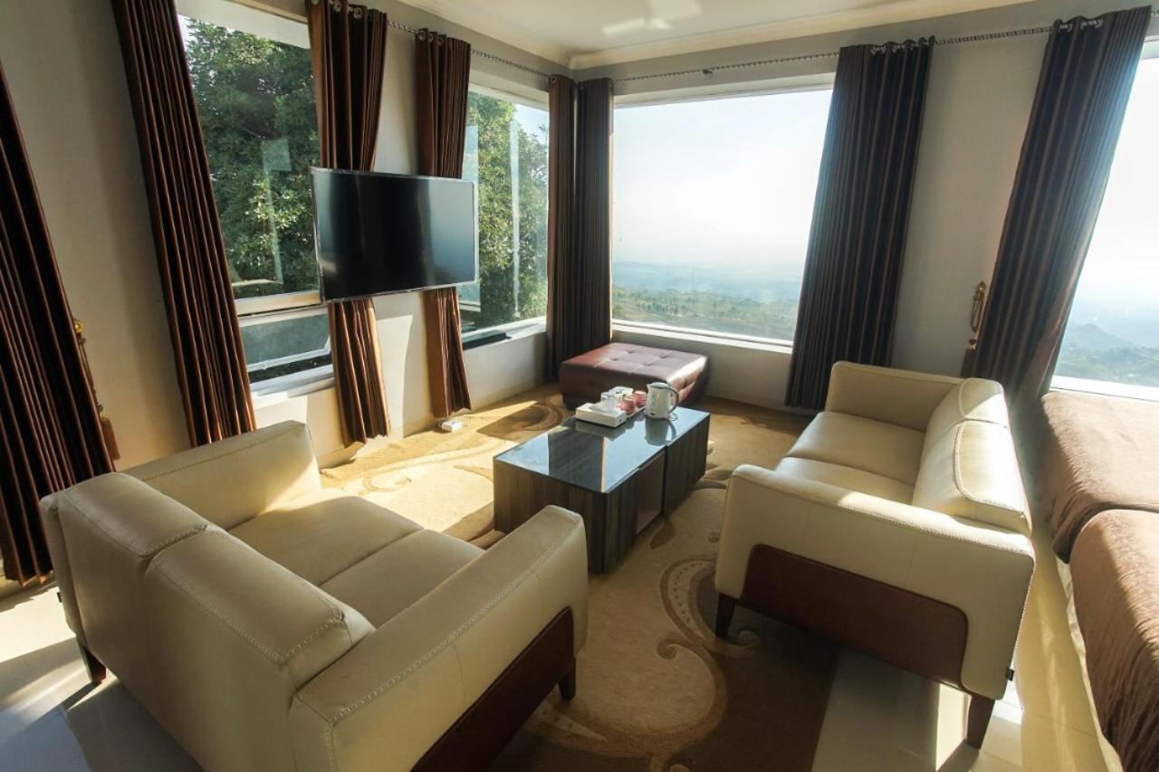 De Villa Cetho Karanganyar  Exteriör bild