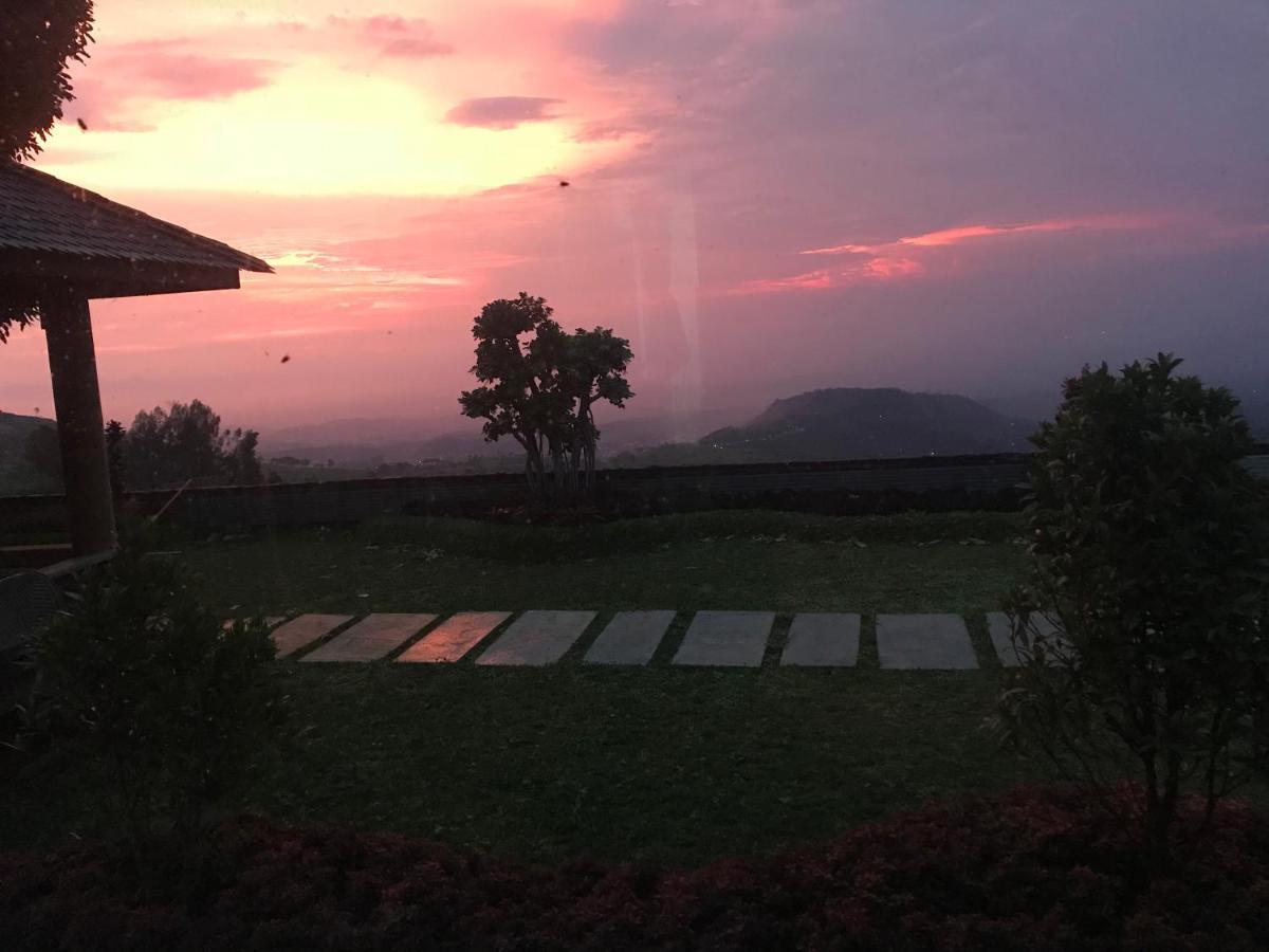 De Villa Cetho Karanganyar  Exteriör bild